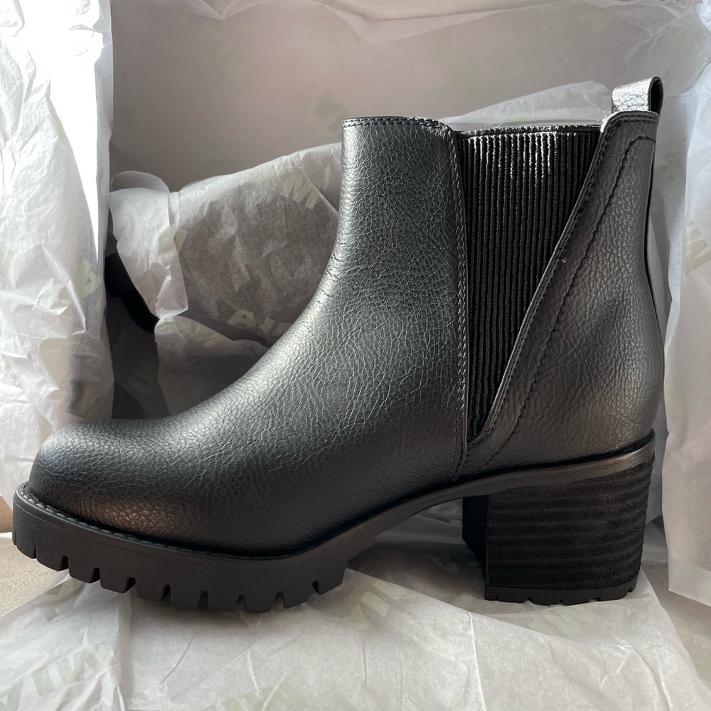 MIA Chelsea Boot, Black Faux Leather **NEW IN BOX** Wears like a 7